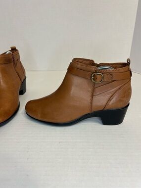 Clarks‎ Mid Booties Light Brown Size 6.5W Style 26103289
